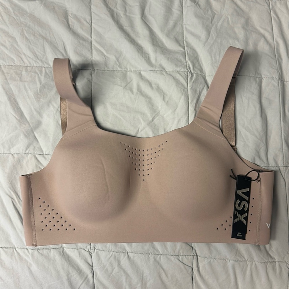 VSX
Featherweight Max™ Sports Bra